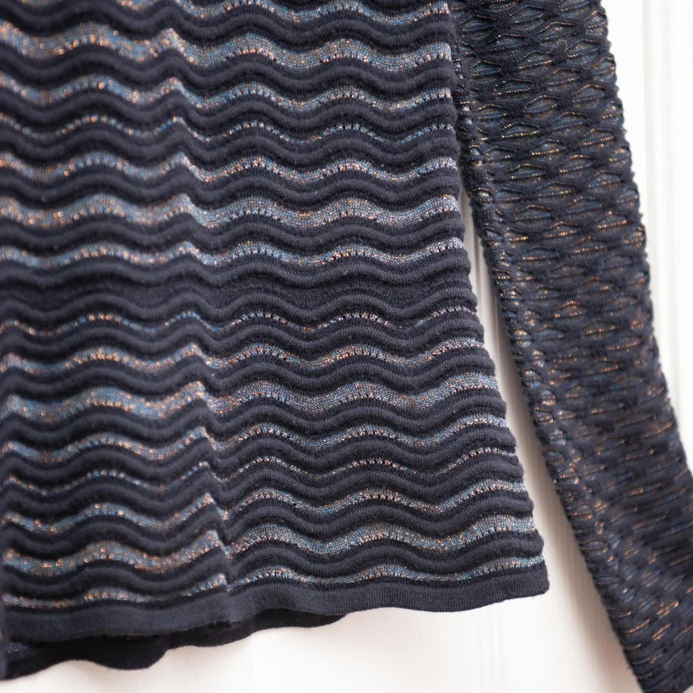 Tory Burch Sz S‎ Navy Metallic Wavy Chevron Knit Chic Lightweight Sweater Ruffle